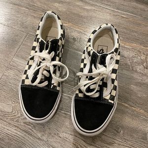 6.5 women’s Vans checkered old skool